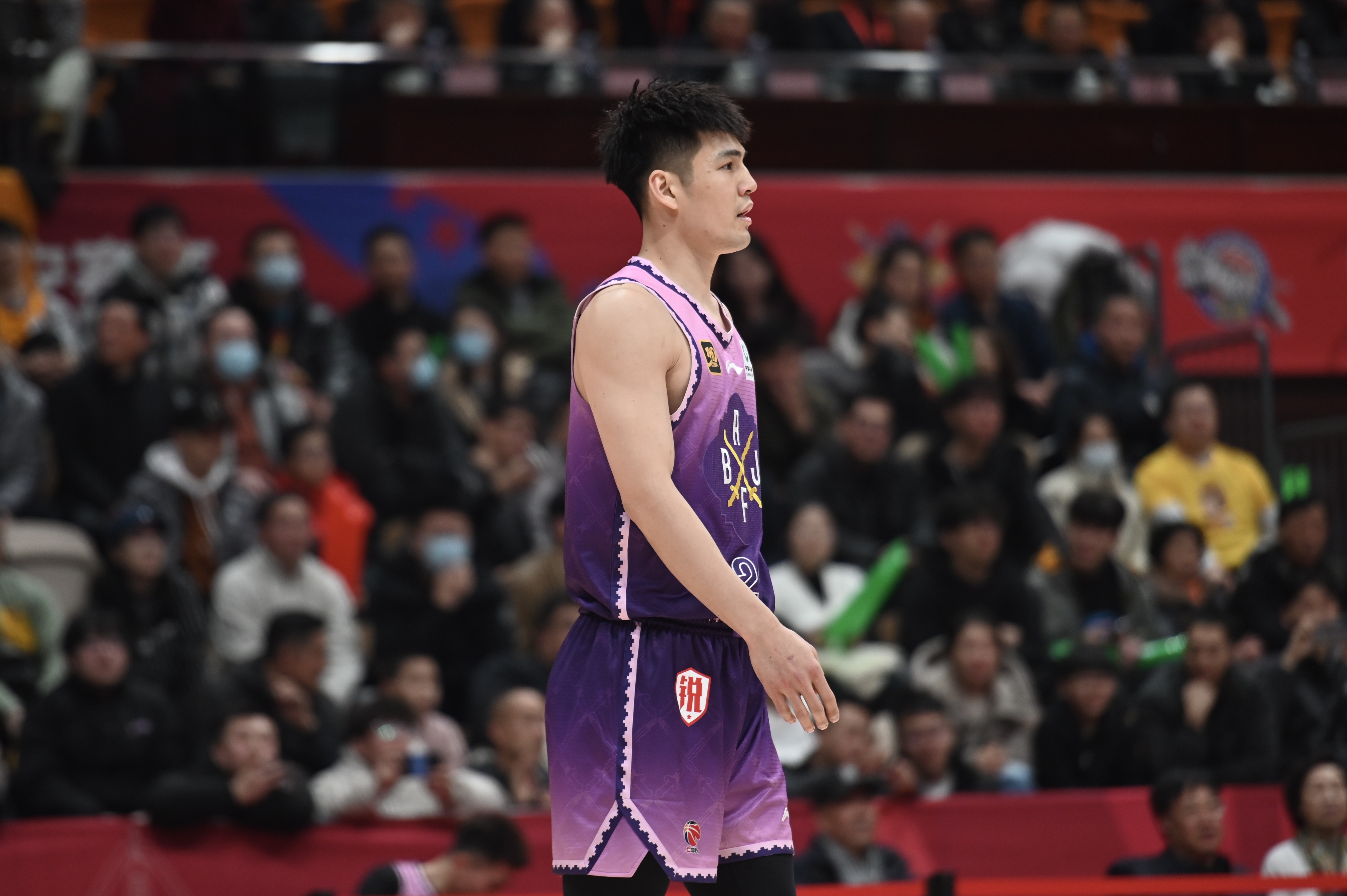表現(xiàn)可以！陳國(guó)豪8中5拿到13分3板1斷